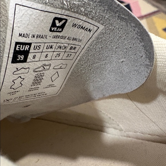 Veja Sneakers - Picture 15 of 15